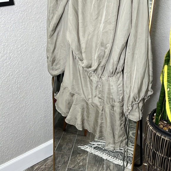 HOUSE OF CB 'Wilhelmina' Ash Green Off Shoulder Dress NWOT - Picture 9 of 10
